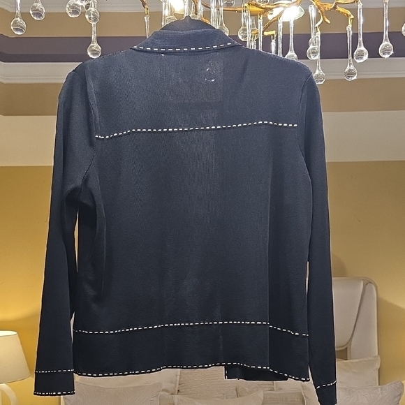 Ming Wang Gold and Black Blazer with Sophisticated Design - Picture 6 of 13